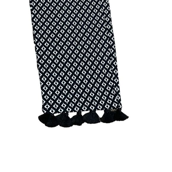 Chico's So Slimming Brigitte Tassel Hem Crop Basic Crop Black& White Size 0 - Picture 3 of 4